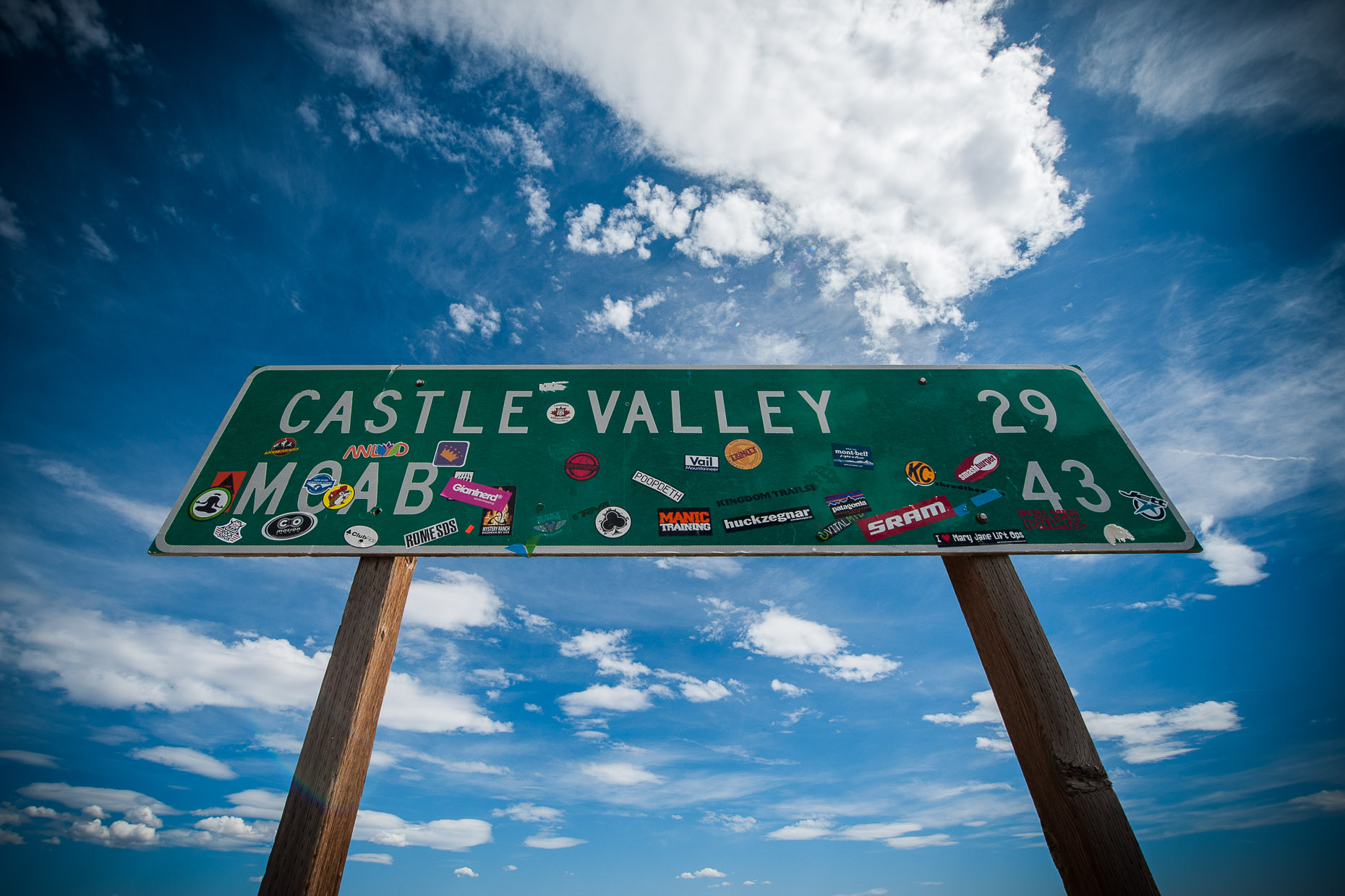 aaron-ingrao-moab-utah-castle-valley-sign